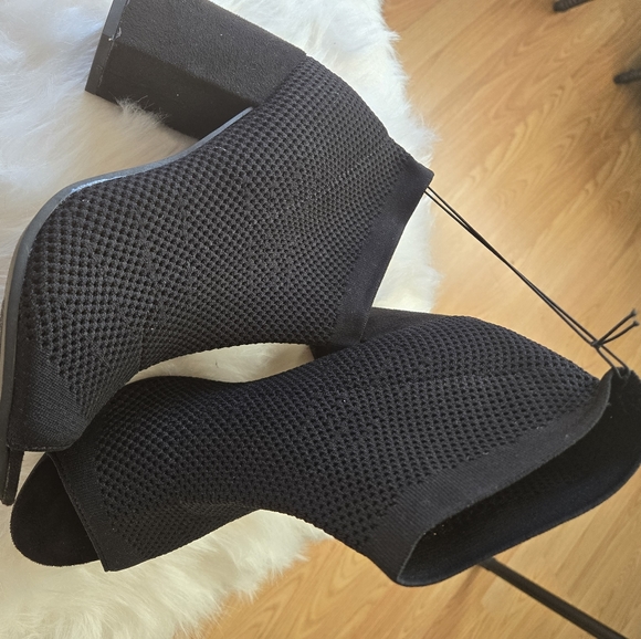 Seven Dials Booties size 9 1/2 Black - Picture 2 of 3